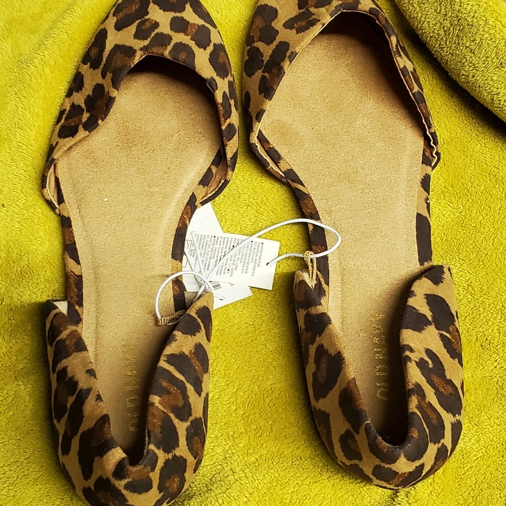 Womens flats. Leopard print. Size 9